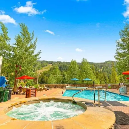 1 Bedroom Premier Mountain Condo In River Run Village Just A Short Walk To Shopping, Dining, And Skiing